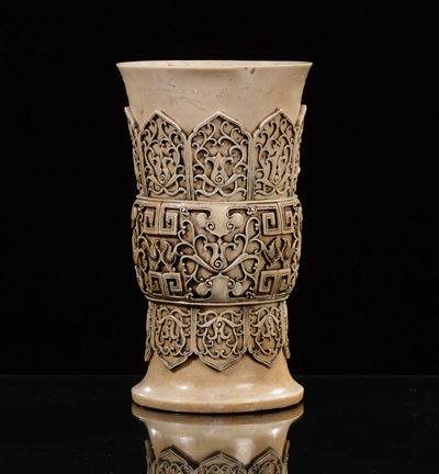 Vaso in Avorio di Gusto Arcaico, Cina, Dinastia Qing, XIX Secolo