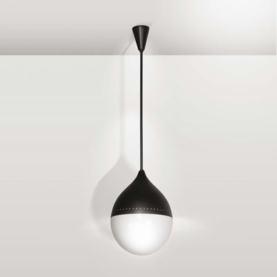 Stilnovo. Lampada da Sospensione in Metallo Verniciato e Vetro Opalino Bianco. Prod. Stilnovo, It...
