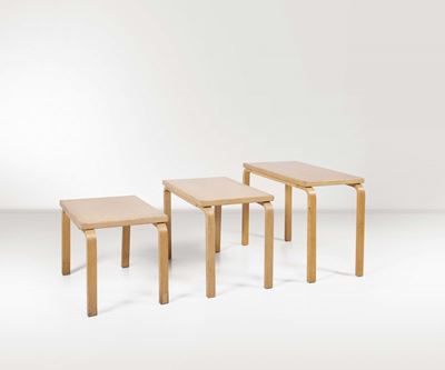 Alvar Aalto. Tre Tavolini Estraibili in Legno di Betulla. Prod. Artek, Finlandia, 1935