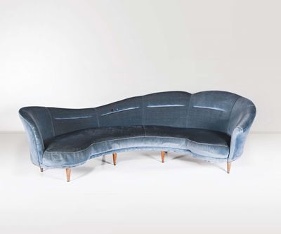 Cesare Lacca. Raro Divano Curvo in Legno con Rivestimenti in Velluto. Prod. Italia, 1950 Ca.