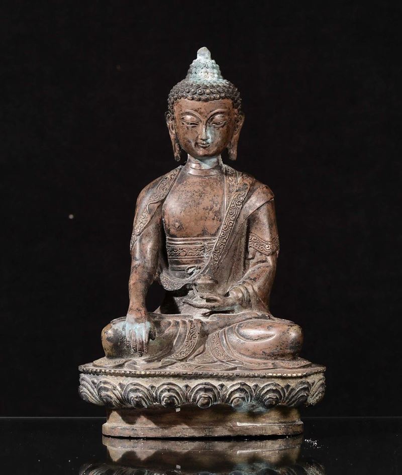 Divinità in bronzo, Cina  - Asta Chinese Works of Art - Cambi Casa d'Aste