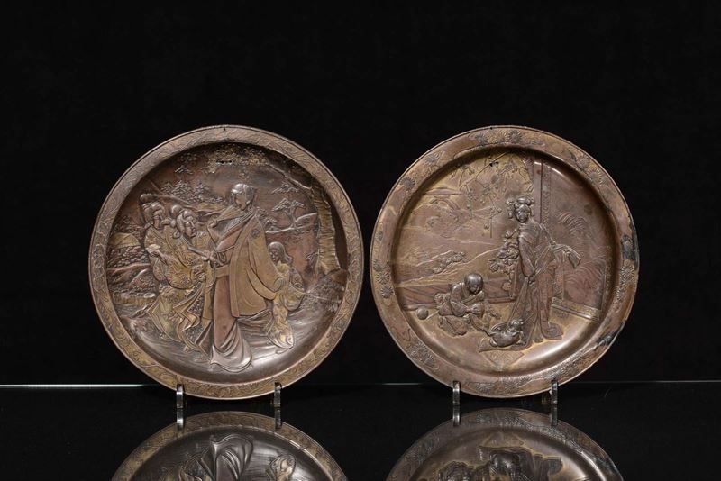 Coppia di piatti in bronzo a rilievo, Cina  - Auction Chinese Works of Art - Cambi Casa d'Aste