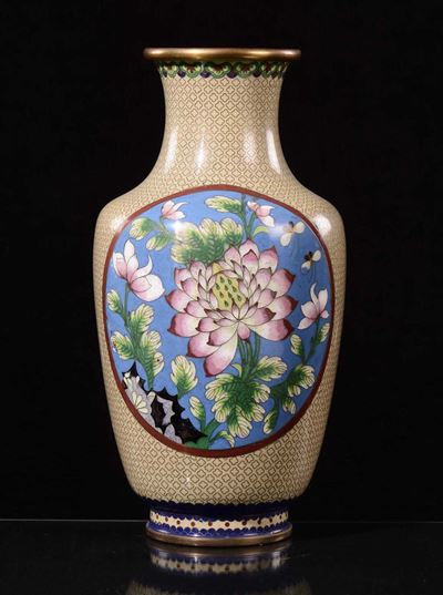 Vaso Cloisonnè a Fondo Giallo, Cina