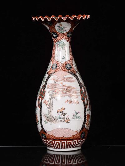 Vaso a Tromba a Fondo Rosso, Giappone