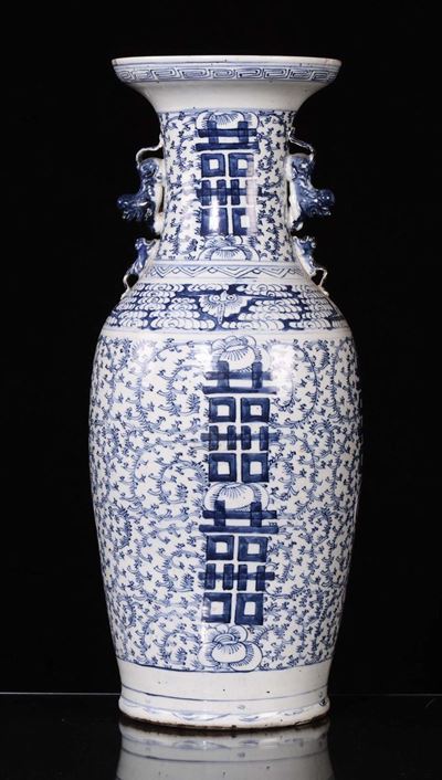 Vaso in Porcellana Bianca e Blu con Ideogrammi, Cina XX Secolo