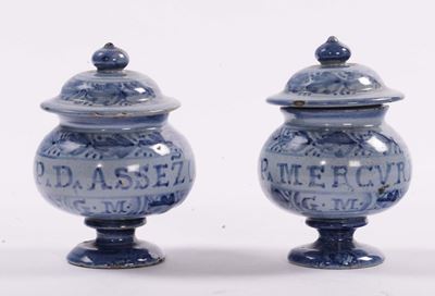 Coppia di Pillolieri con Coperchio in Maiolica, Faenza XVII Secolo,