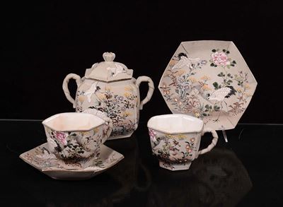 Tre Pezzi per The in Porcellana (?) con Decori a Fiori e Uccelli, Arte Orientale, XIX-XX Secolo