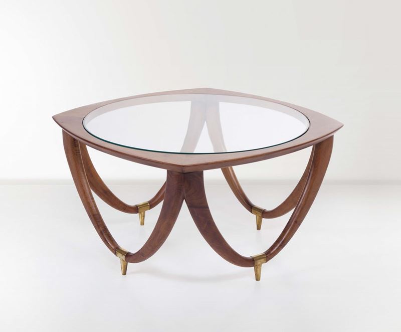Tavolino in legno con puntali in ottone e piano in cristallo molato. Prod. Italia, 1950 ca.  - Auction Design - Cambi Casa d'Aste