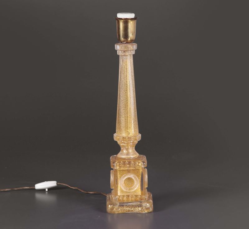Barovier e Toso. Lampada da tavolo in vetro di Murano a foglia d’oro. Prod. Barovier e Toso, Italia, 1940 ca.  - Auction Design - Cambi Casa d'Aste