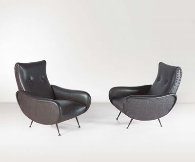 Coppia di Poltrone in Metallo Verniciato con Puntali in Ottone e Rivestimento in Skai. Prod. Ital...