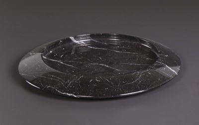 Angelo Mangiarotti. Centrotavola Lenticolare in Marmo Nero di Marquina. Prod. Skipper, Italia, 19...