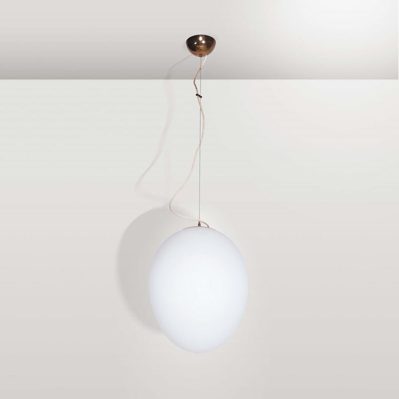 Stilnovo. Lampada da sospensione in ottone e vetro opalino bianco. Prod. Stilnovo, Italia, 1950 ca.  - Auction Design - Cambi Casa d'Aste
