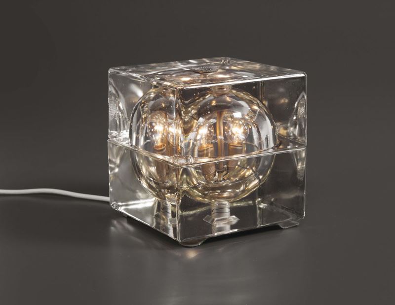 Alessandro Mendini. Lampada da tavolo Cubosfera in vetro stampato Prod. Fidenza Vetraria, Italia, 1968  - Auction Design - Cambi Casa d'Aste