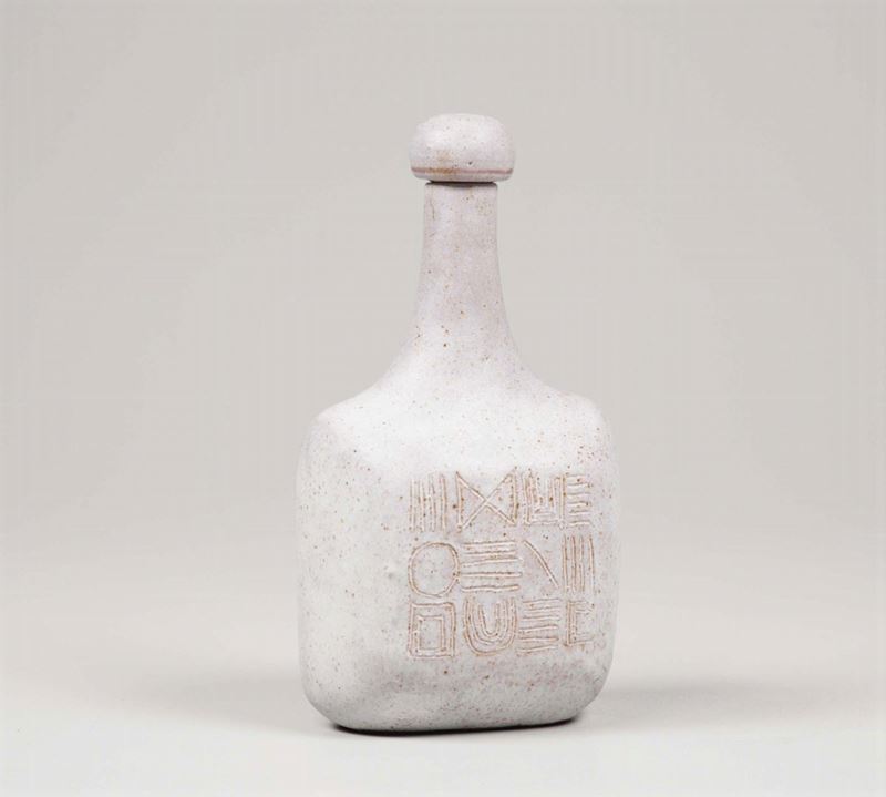 Bruno Gambone. Bottiglia in ceramica smaltata e decorata. Prod. Gambone, Italia, 1970 ca.  - Auction Design - Cambi Casa d'Aste
