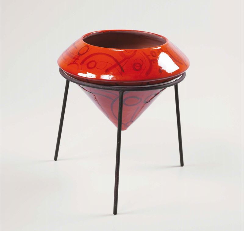 Victor Cerrato. Portavaso in ceramica smaltata. Prod. Italia, 1950 ca.  - Auction Design - Cambi Casa d'Aste