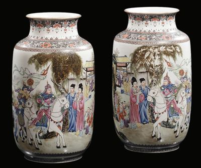 Coppia di Vasi in Porcellana Raffiguranti Scene Orientali con Cavalieri, Cina, Repubblica, XX Sec...