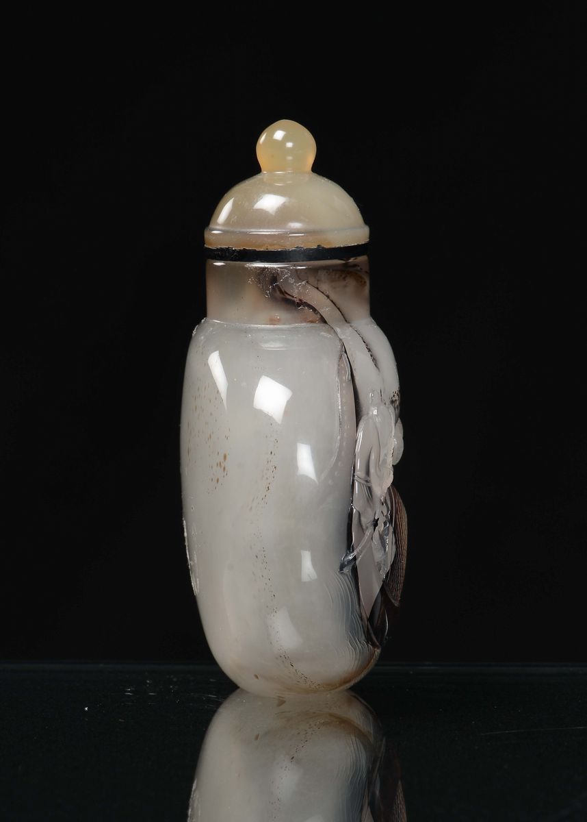 Snuff Bottle in Agata con Raffigurazione di Barcaiolo, Cina, Dinastia Qing, XIX Secolo