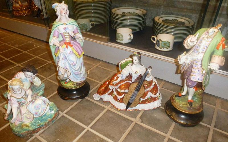 Lotto di quattro statuine in porcellana  - Auction Antique and Old Masters - Cambi Casa d'Aste