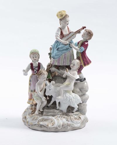 Gruppo in Porcellana Policroma Raffigurante Gioco di Putti