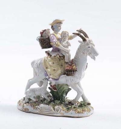 Gruppo in Porcellana Raffigurante Fanciulla con Bambini a Cavallo di Capra