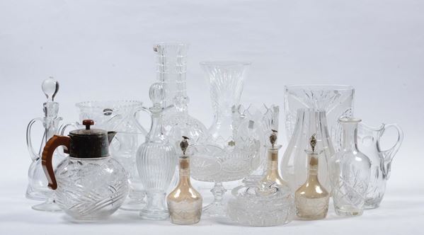 Lotto di vasi e bottiglie in cristallo
