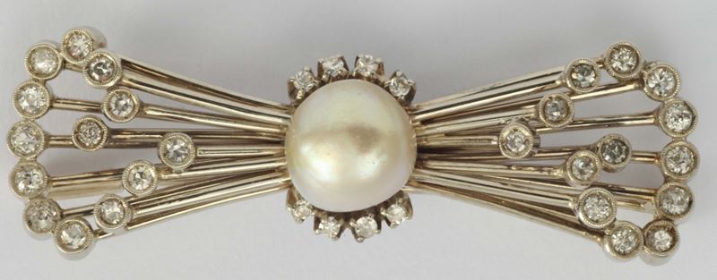 A natural pearl, diamond, gold and platinum brooch  - Auction Fine Jewels - I - Cambi Casa d'Aste