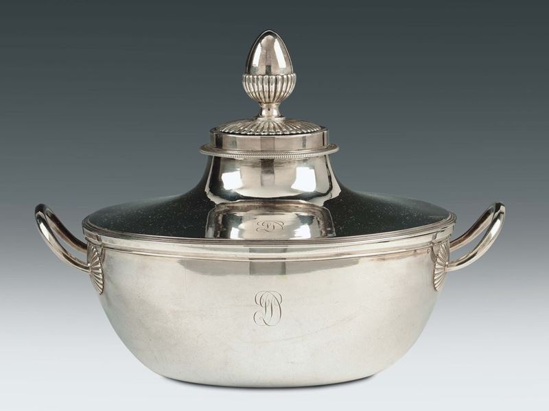 A small silver two-handled soup tureen, 19th century  - Auction Silver an a Filigrana Collection - II - Cambi Casa d'Aste