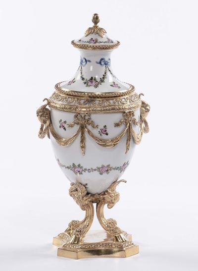 Vaso in Porcellana con Montatura in Bronzo, XX Secolo