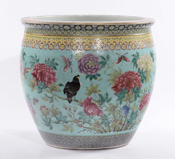 Cachepot in porcellana a decoro policromo, Cina XIX secolo