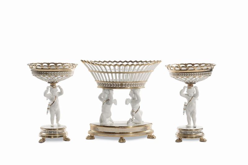Trittico centrotavola in porcellana lumeggiata in oro, XIX secolo  - Auction Antique and Old Masters - Cambi Casa d'Aste