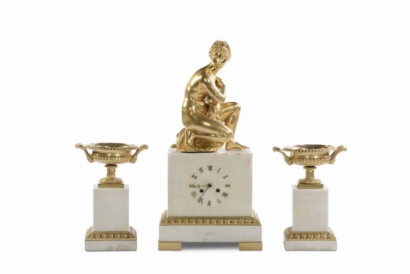 Trittico composto da orologio e coppia di vasetti in marmo e bronzo dorato, XIX secolo  - Auction Antique and Old Masters - Cambi Casa d'Aste