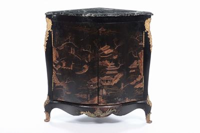 Angoliera in Legno Laccato a Chinoiseries, XIX Secolo