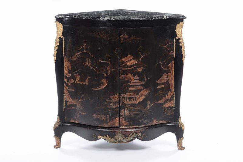 Angoliera in legno laccato a chinoiseries, XIX secolo  - Auction Antique and Old Masters - Cambi Casa d'Aste