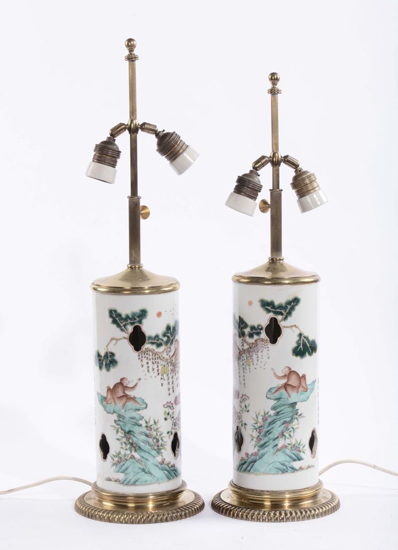 Coppia di lampada in porcellana policroma, Cina  - Asta Antiquariato e Dipinti Antichi - Cambi Casa d'Aste