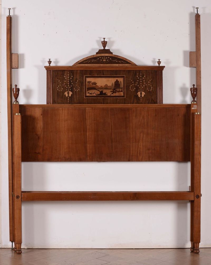 Letto in legno listrato ed intarsiato, XIX secolo  - Asta Bartolozzi, Antiquari dal 1887 - Cambi Casa d'Aste