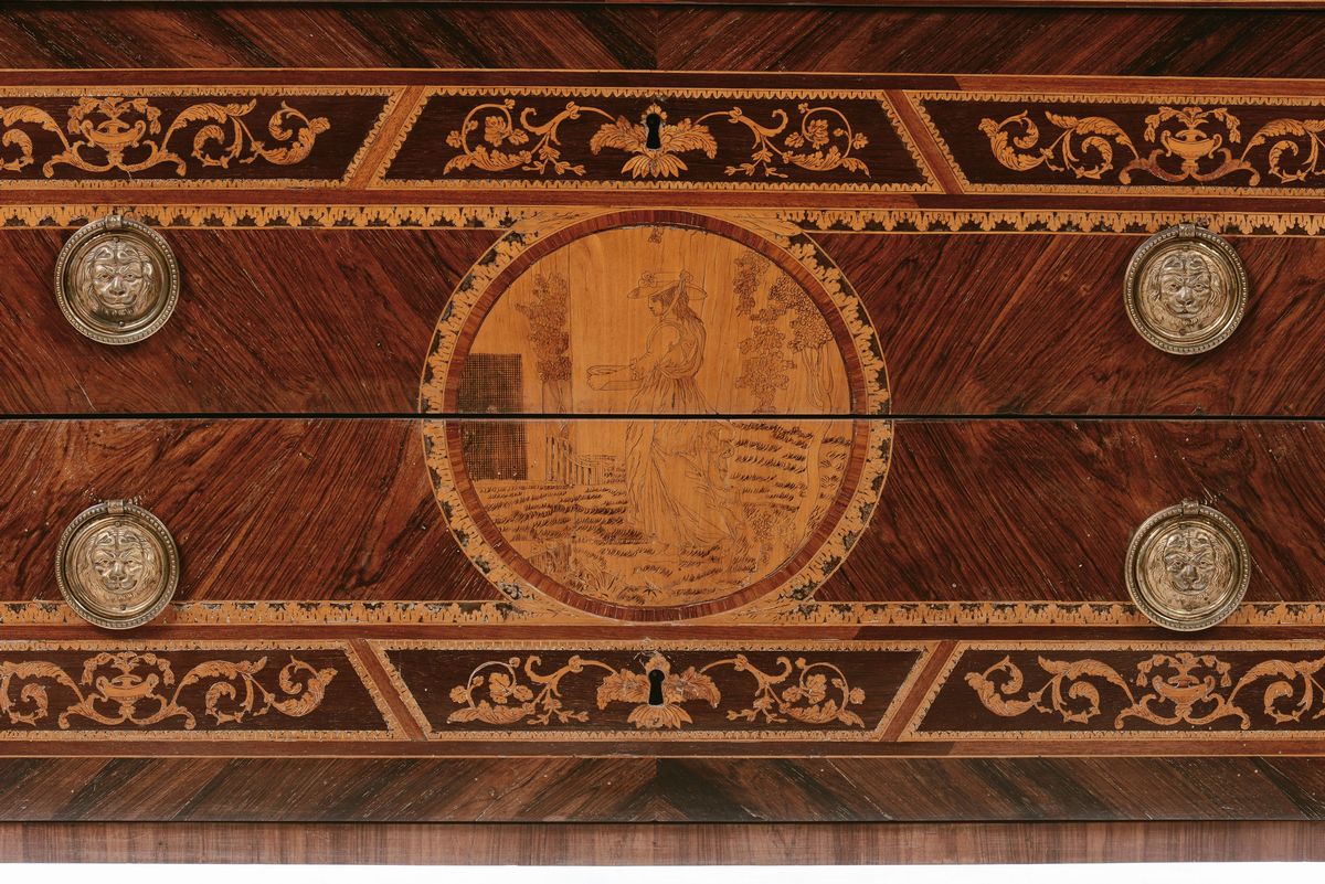 Coppia di Comò Intarsiati a Marqueterie alla Maniera di Giuseppe Maggiolini, Milano Inizi XIX Sec...