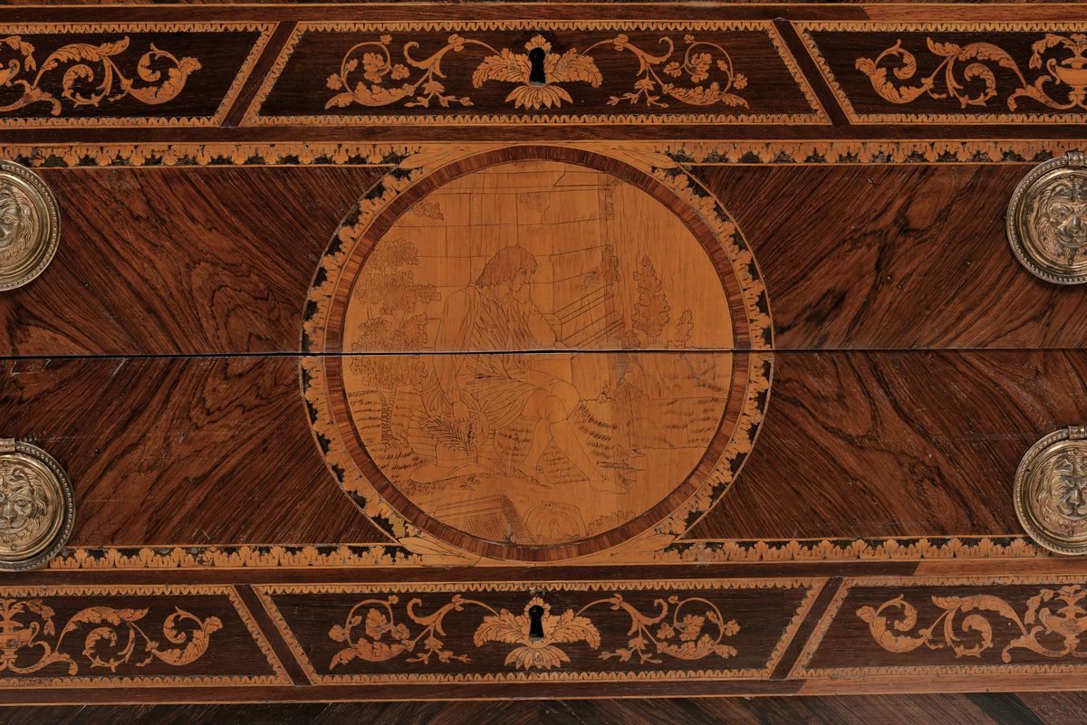 Coppia di Comò Intarsiati a Marqueterie alla Maniera di Giuseppe Maggiolini, Milano Inizi XIX Sec...