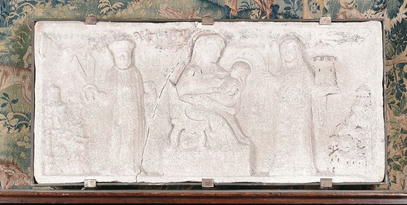 Bassorilievo in pietra raffigurante Madonna col Bambino, XVI secolo  - Auction Bartolozzi, House of Antiquaries since 1887 - Cambi Casa d'Aste