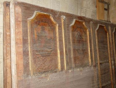 Boiserie in Legno Laccata Formata da Vari Pannelli e Due Porte