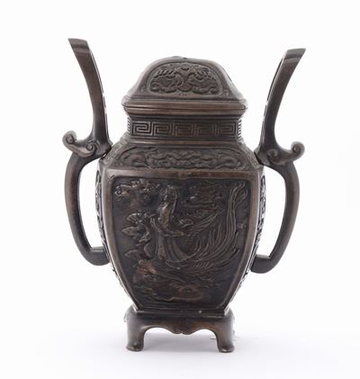 Incensiere con Coperchio in Bronzo a Doppia Ansa Raffigurante Immagine di Guanyin, Giappone, Epoc...