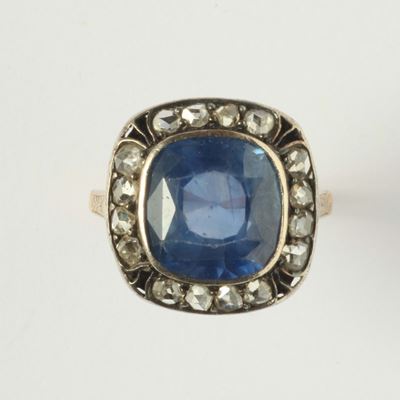 Anello con Zaffiro Ceylon di Ct 8,00ca