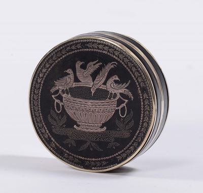 Piccola Scatola Rotonda Luigi XVI in Tartaruga e Oro, XVIII Secolo