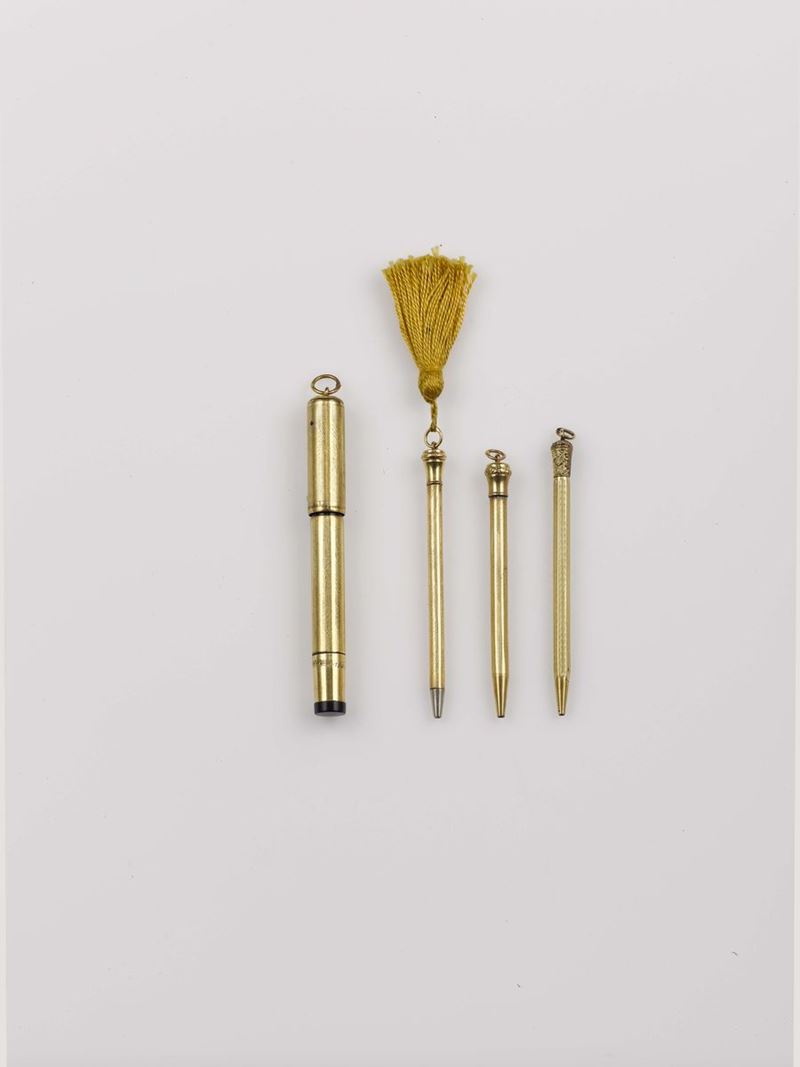 A lot containing four small pens  - Auction Fine Jewels - Cambi Casa d'Aste