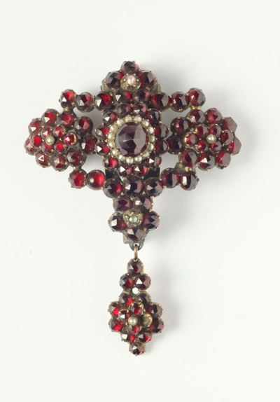 Spilla con Cristalli e Granati. Secolo XIX