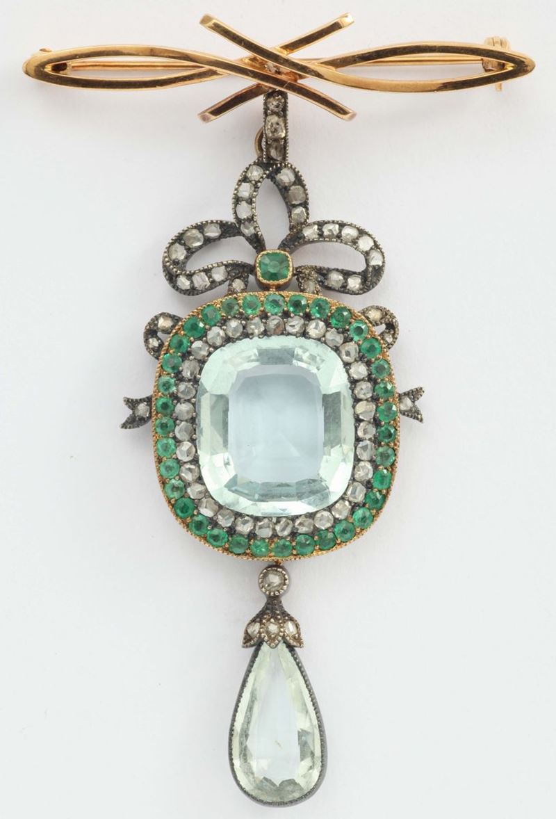 Spilla/pendente con acquamarina di ct 10,02 circa, diamanti e smeraldi a contorno. Secolo XIX  - Asta Fine Jewels - I - Cambi Casa d'Aste