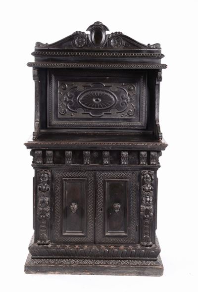 Piccola Credenza in Legno Ebanizzato e Scolpito, XIX Secolo