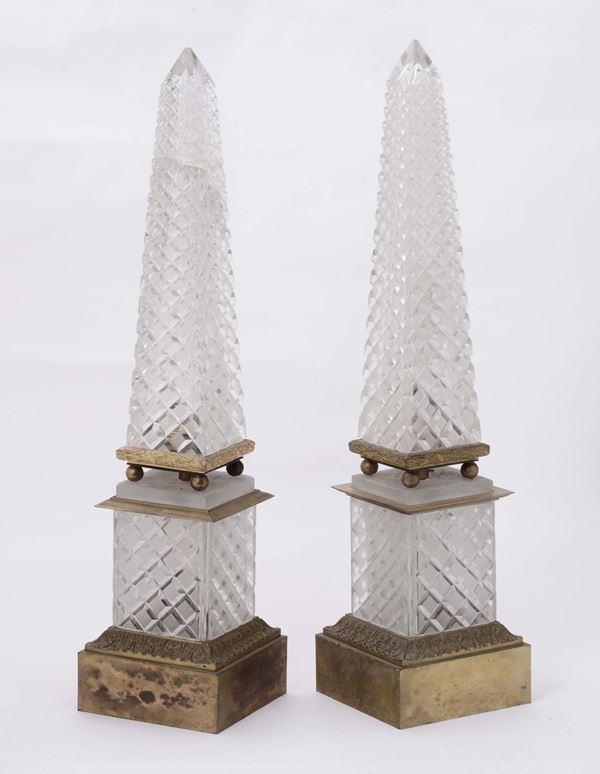 Coppia di obelischi Carlo X in cristallo e bronzo, XIX secolo