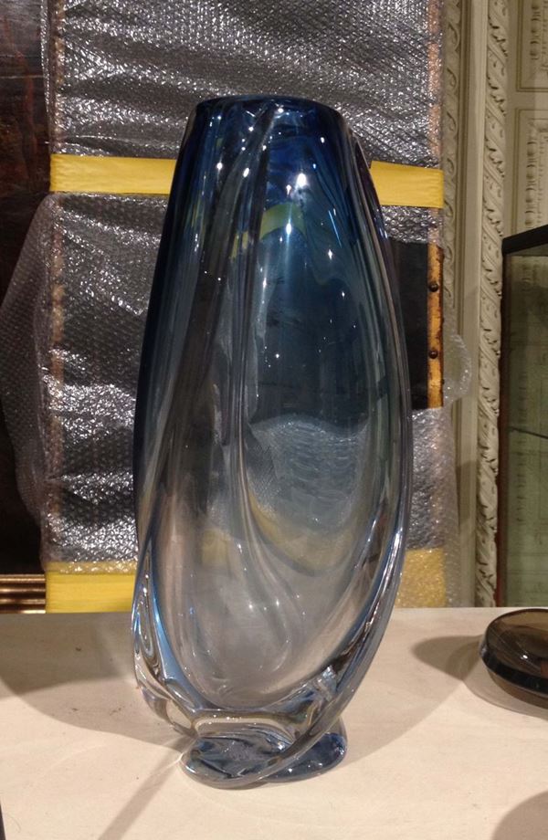 Vaso in cristallo bicolore assimmetrico firmato Val San Lambert, anni '60