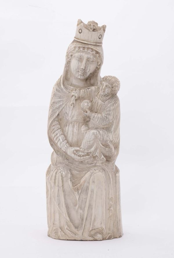 Scultura in avorio raffigurante Madonna con Bambino, nei modi dell’arte gotica