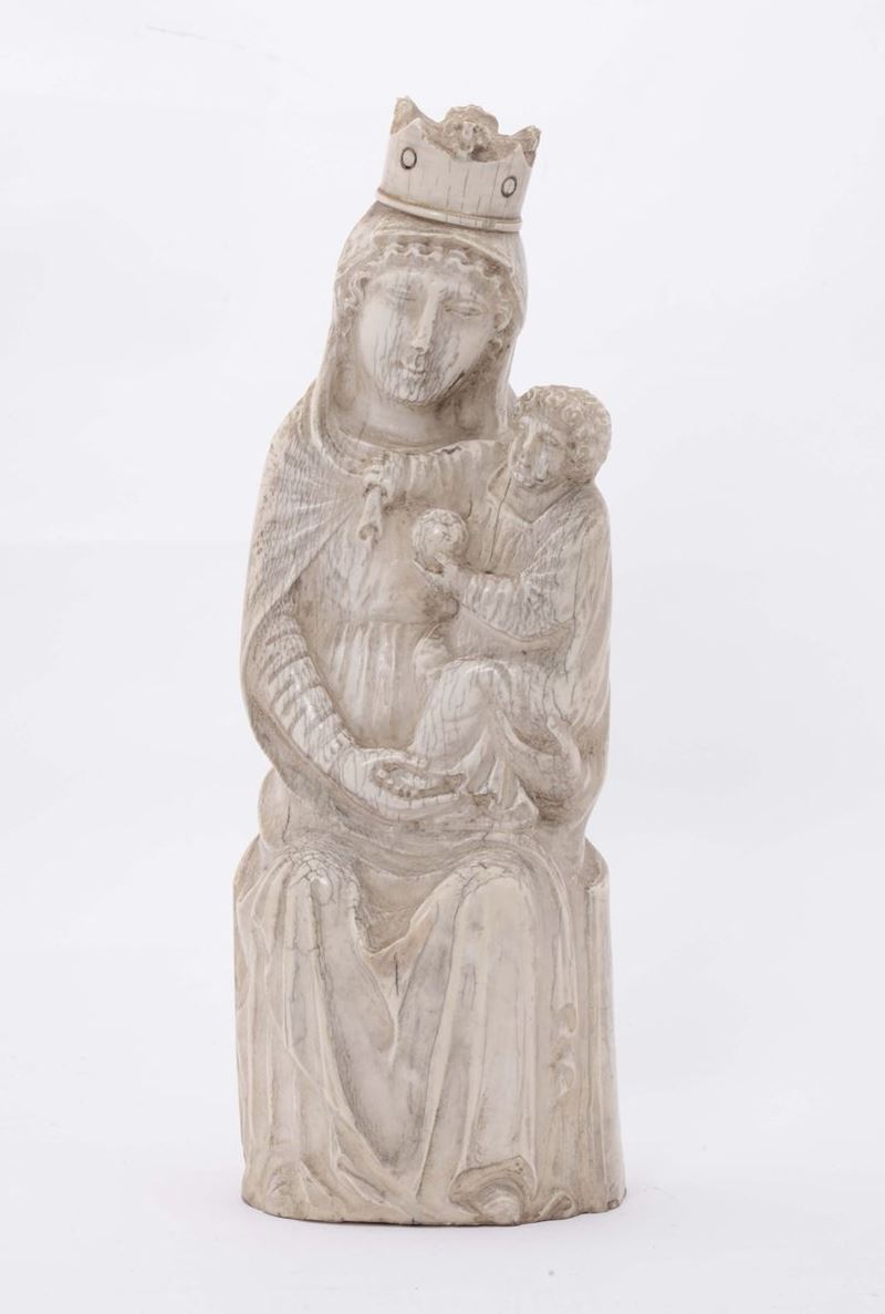 Scultura in avorio raffigurante Madonna con Bambino, nei modi dell’arte gotica  - Auction Antique and Old Masters - Cambi Casa d'Aste